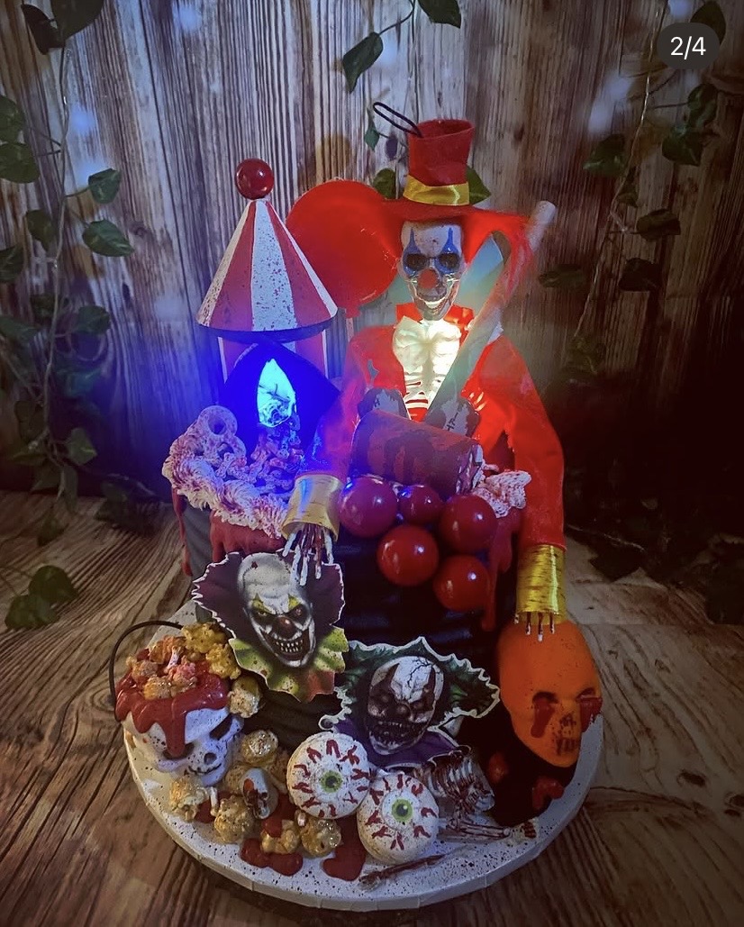 Clown themed cake by Trista's Treats